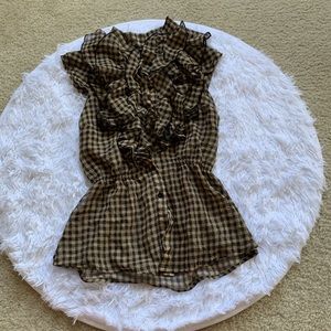 Sleeveless ruffle detail blouse